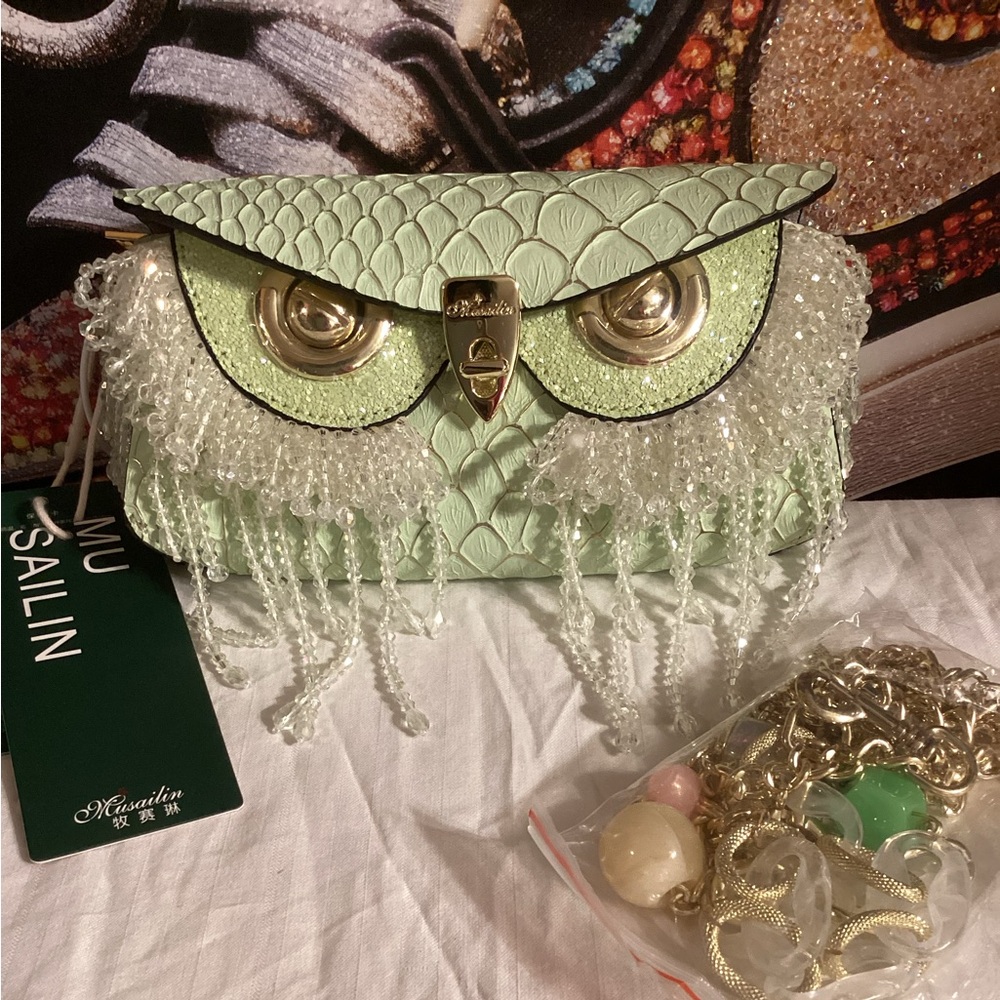 STATEMENT GREEN OWL CROSSBODY 🔥 🔥 🔥.